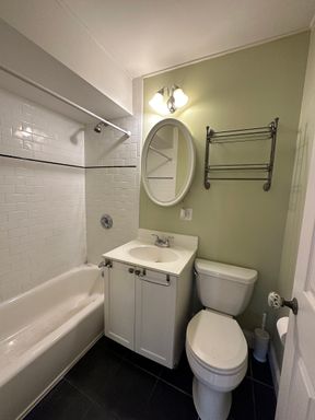 1800 Massachusetts Ave #8, Cambridge, MA 02140