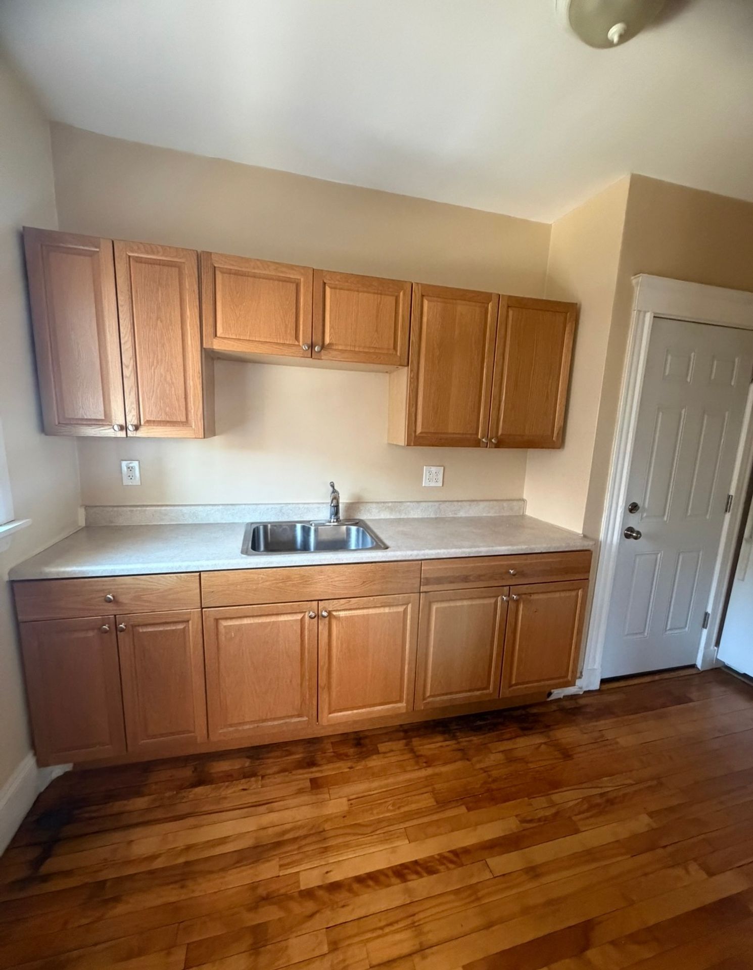 Medford Apartment: 4-7 Sherborn Court/463-475 Broadway