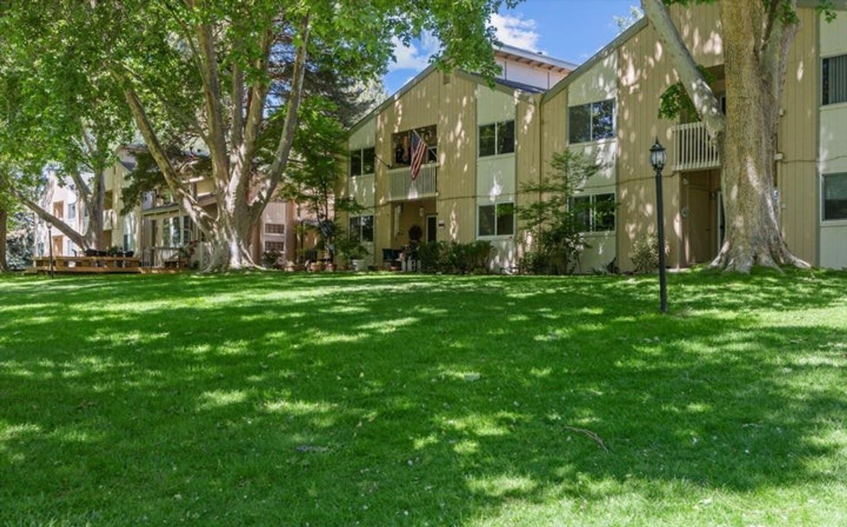 Reno Condo: 2300 Dickerson