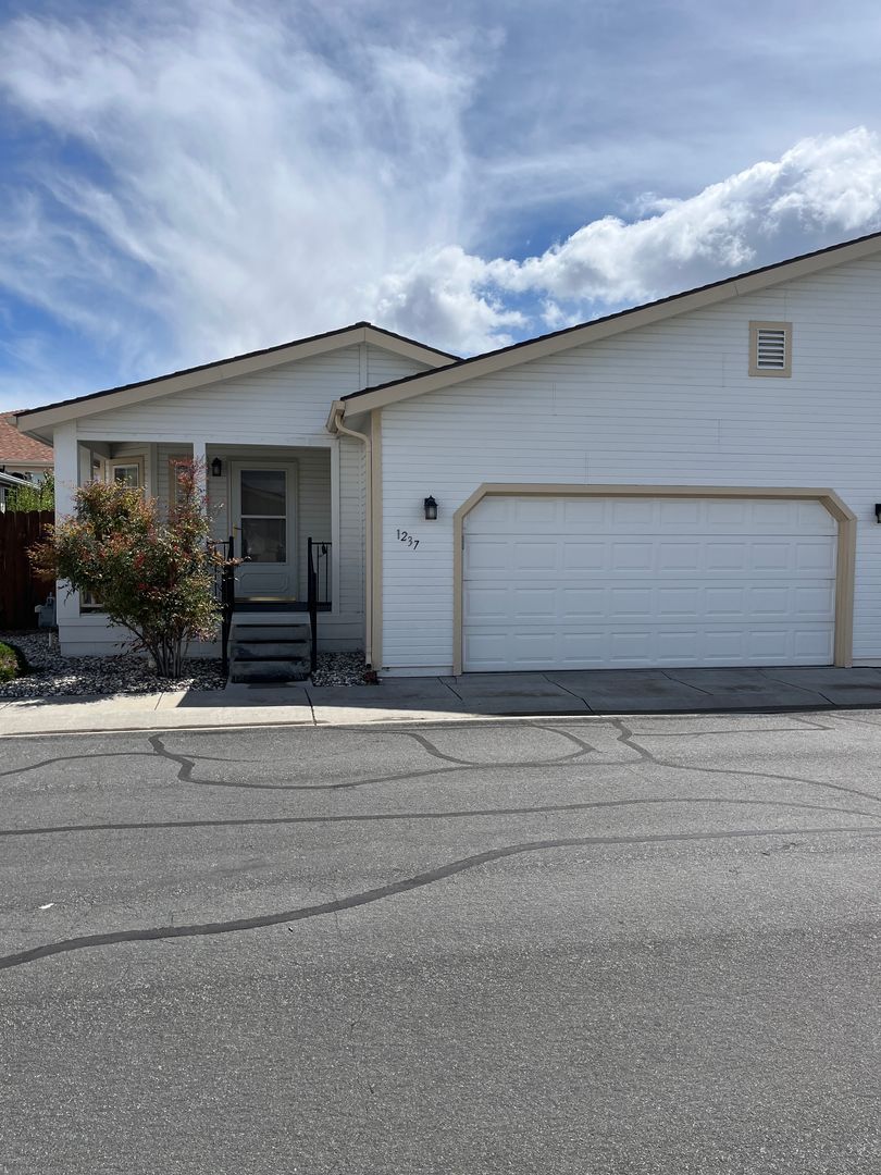 Carson City House: 1237 Gambrel