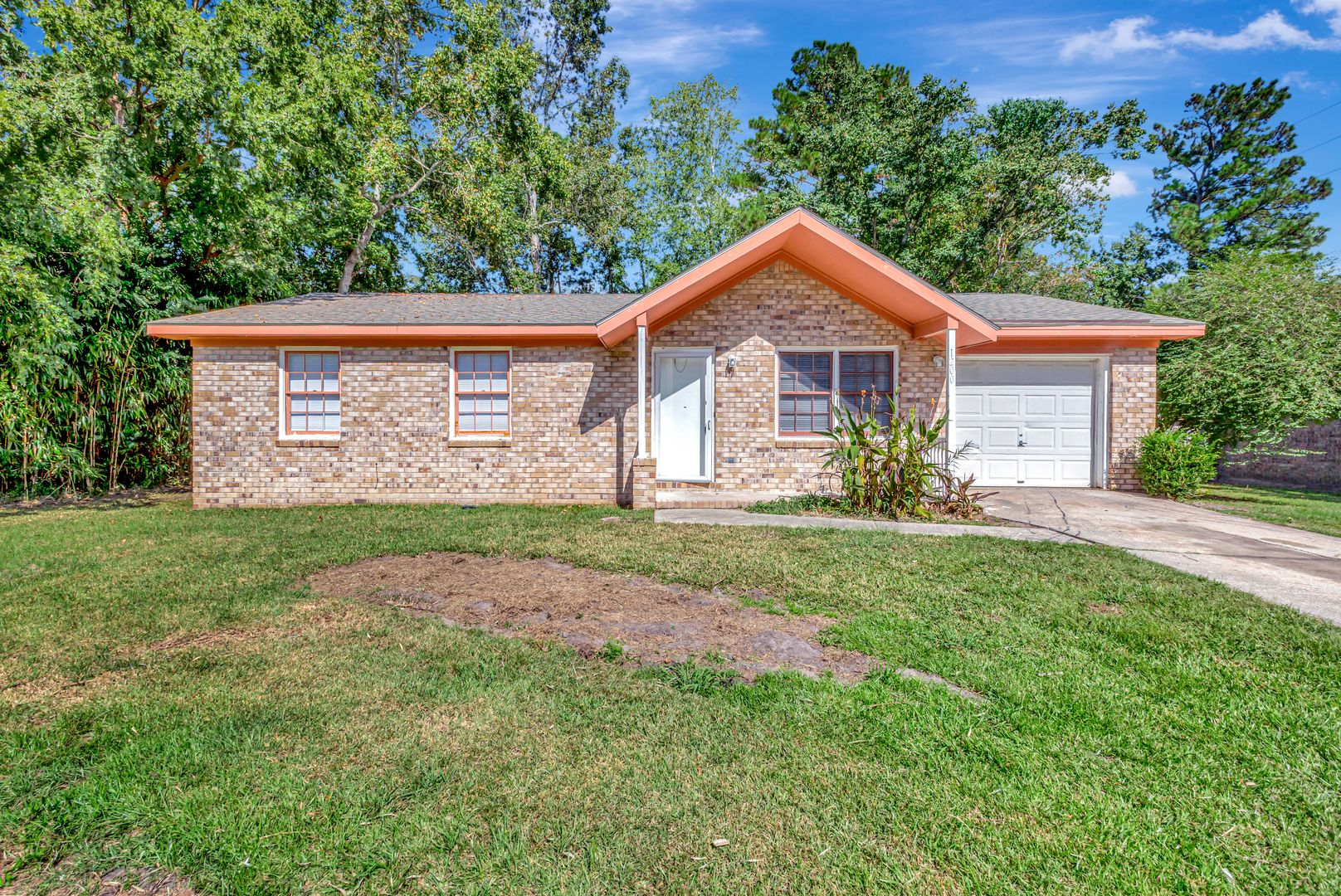 Ladson House: 1200 Margaret Drive