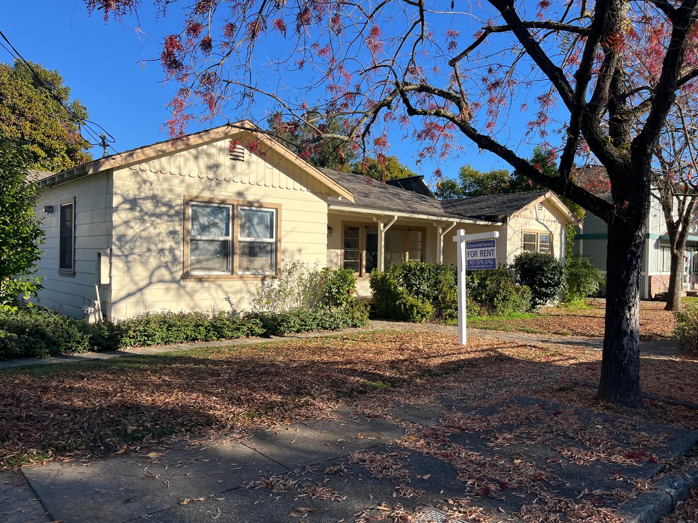 Cloverdale House: 122 South Main Street
