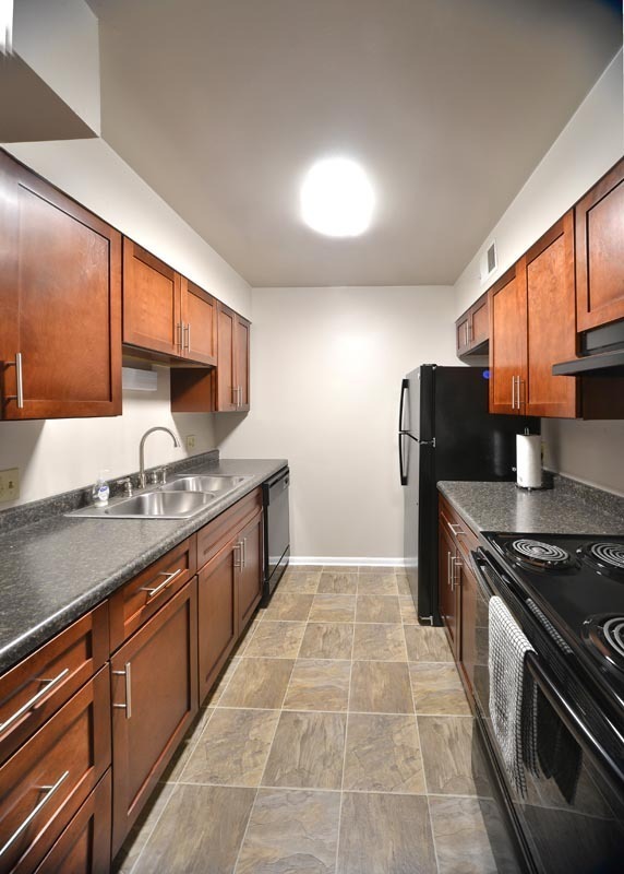 Fairfield Apartment: 5109 Pleasant Avenue #905