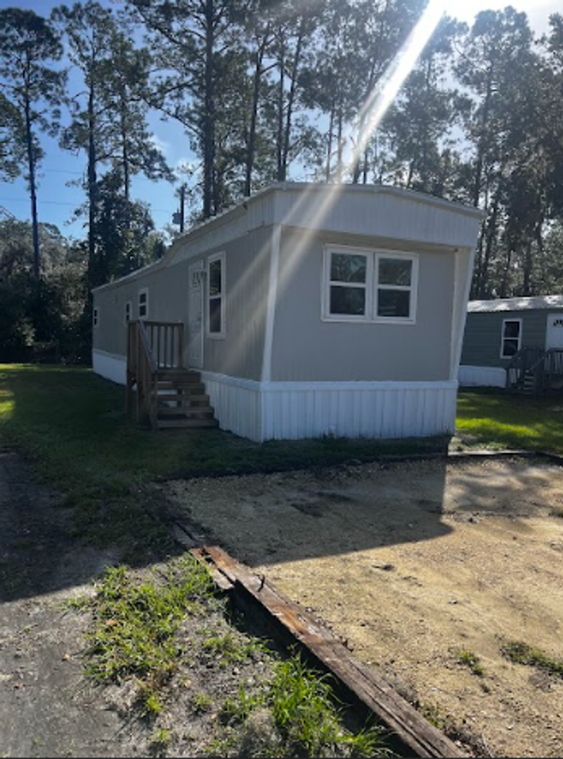 Palatka Apartment: 7017 Silver Lake Drive