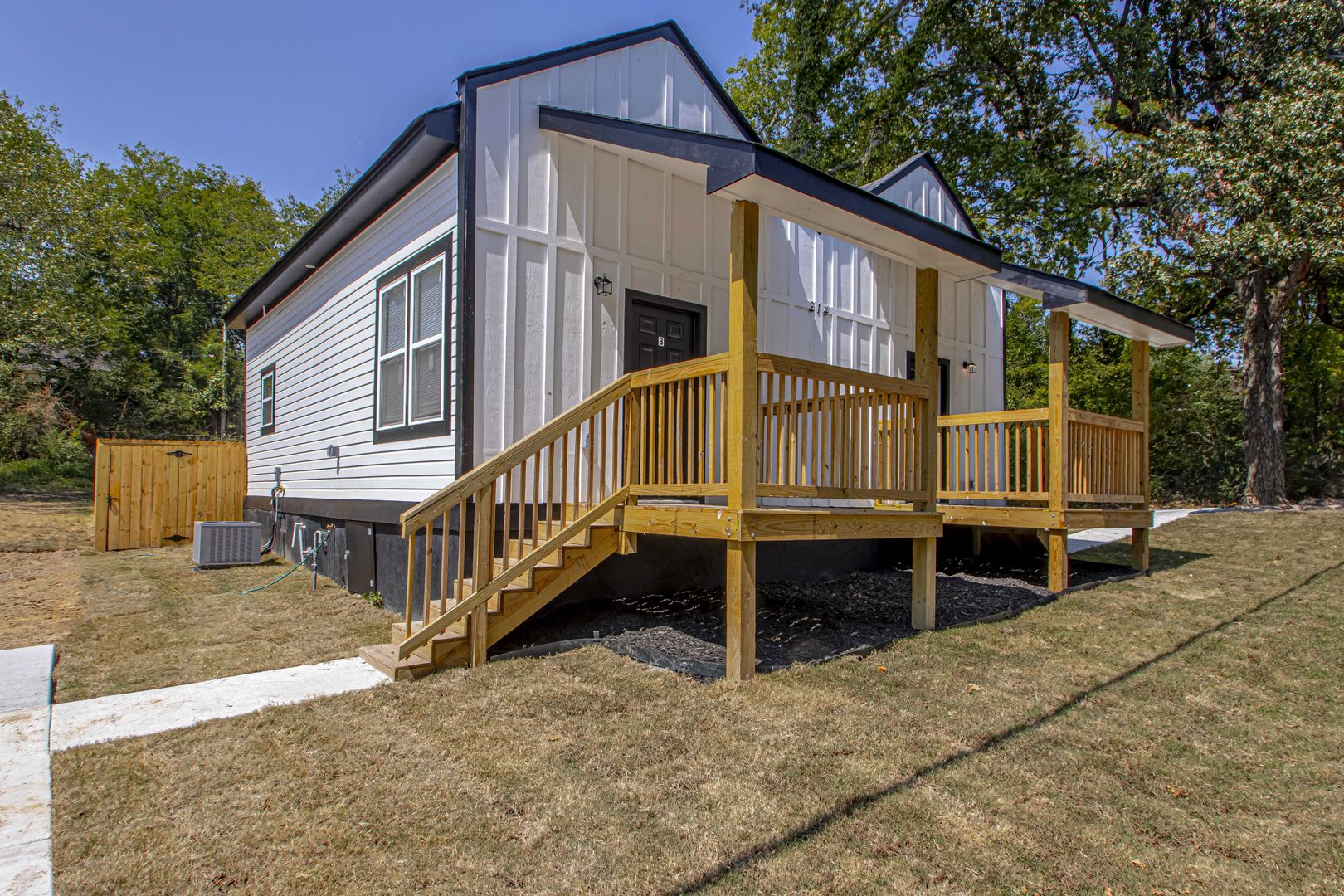 Little Rock Apartment: 214 S Park St