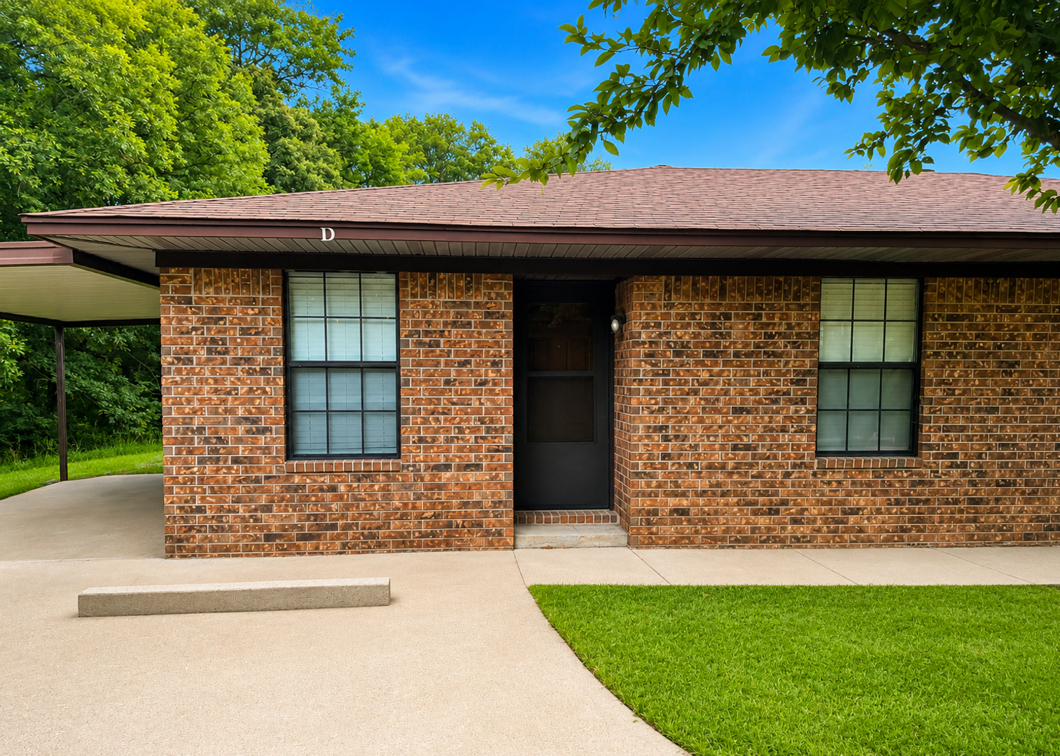White Hall Apartment: 207 Turner Street