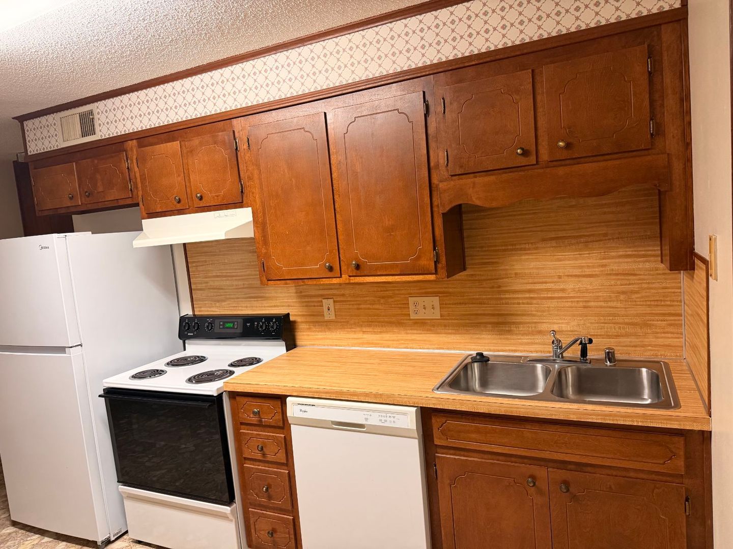 White Hall Apartment: 207 Turner Street