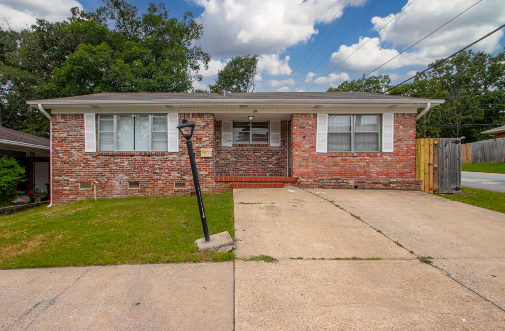 Little Rock House: 822 N Hughes St
