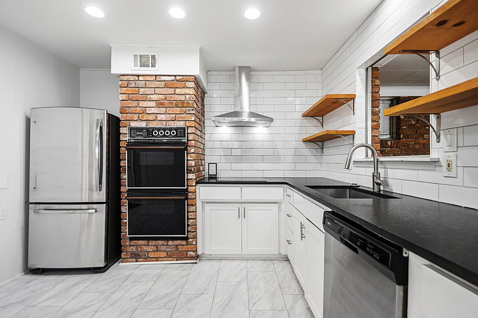 Little Rock House: 822 N Coolidge St