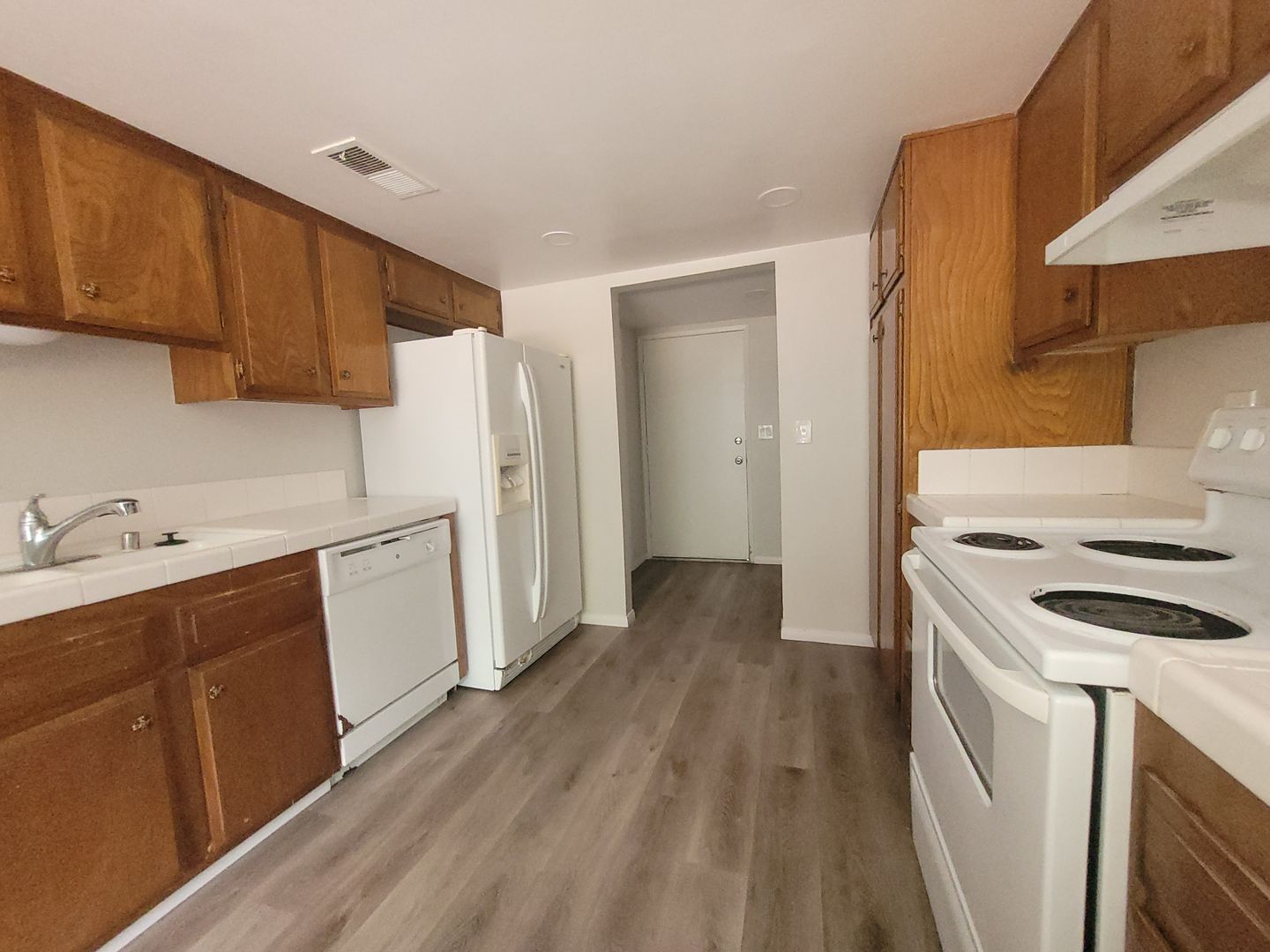 San Diego House: 9845 Genesee Ave