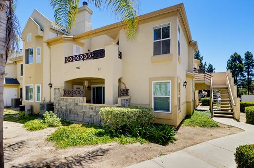 Spacious 2BR/2BA Eastlake Condo with Pool, Gym & Lake Access – photo 1