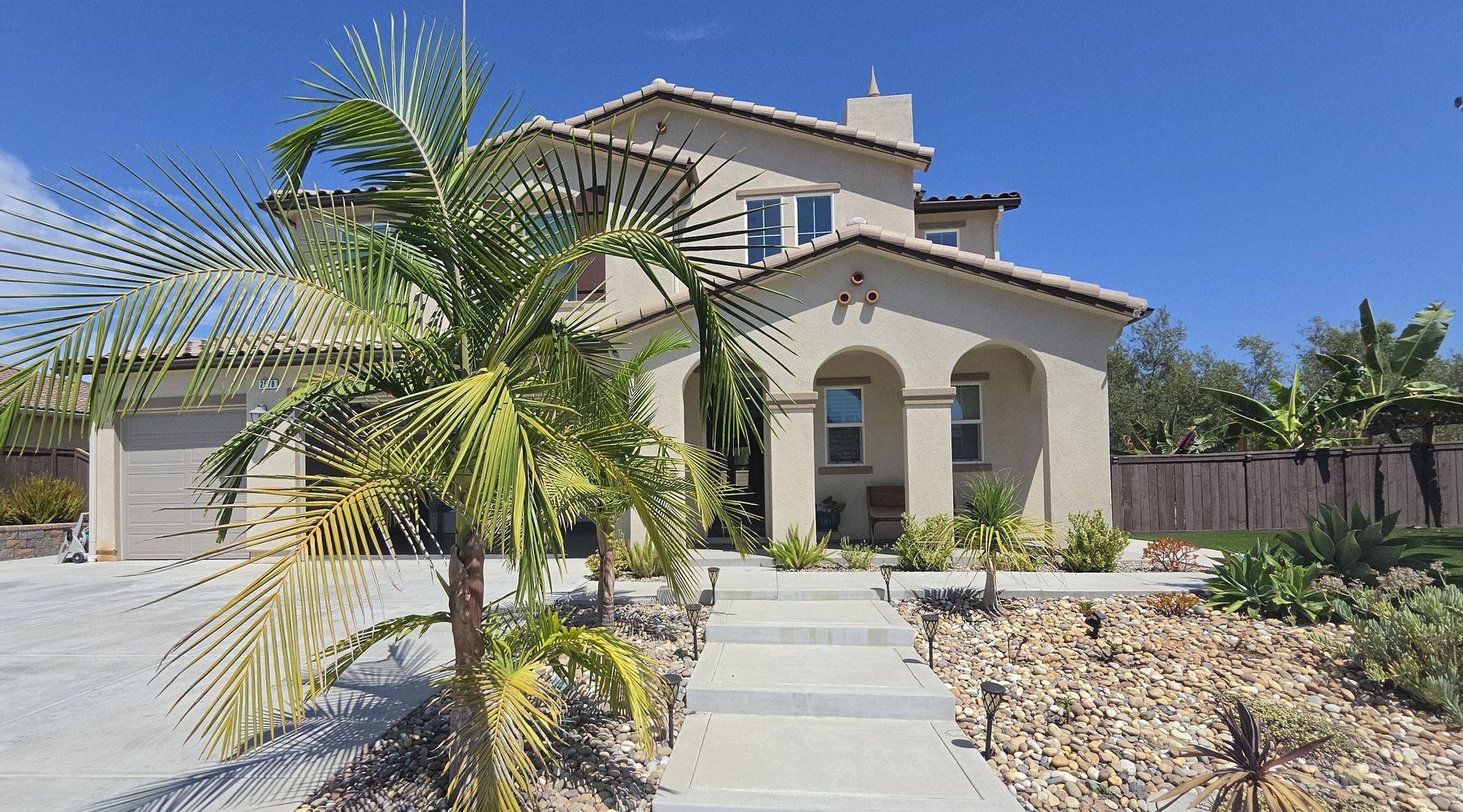 Escondido House: 2578 Pasture Glen