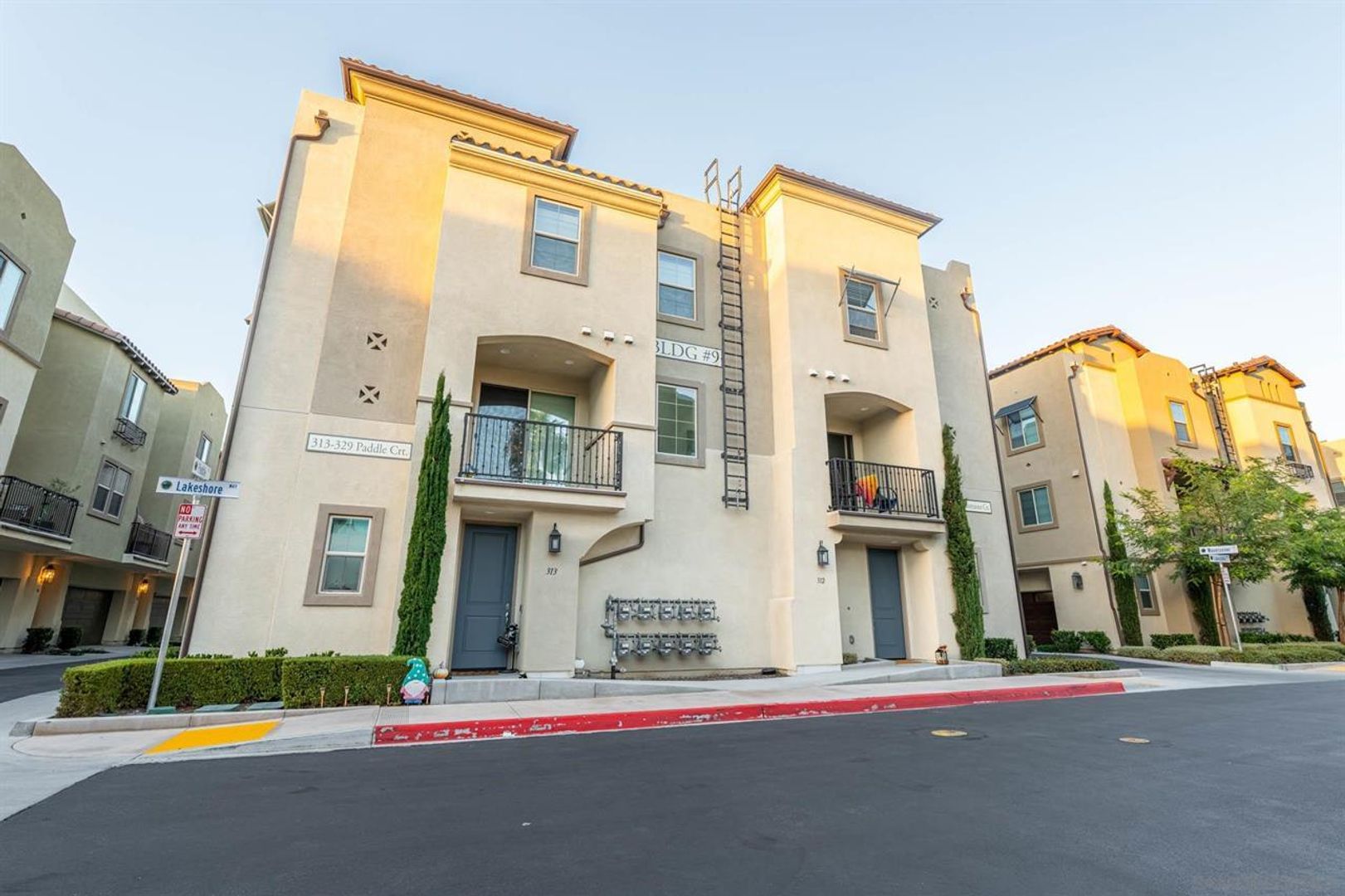 Santee Townhome: 320 Waverunner Court