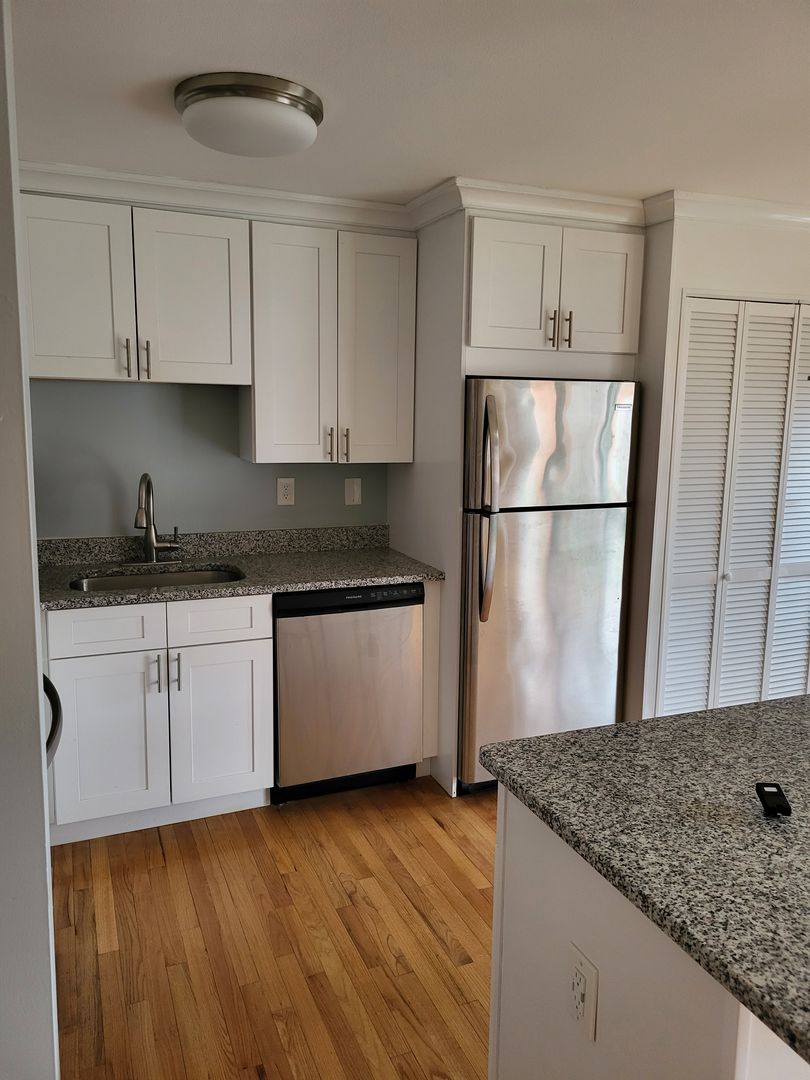 West Hartford Apartment: 115 S Main St