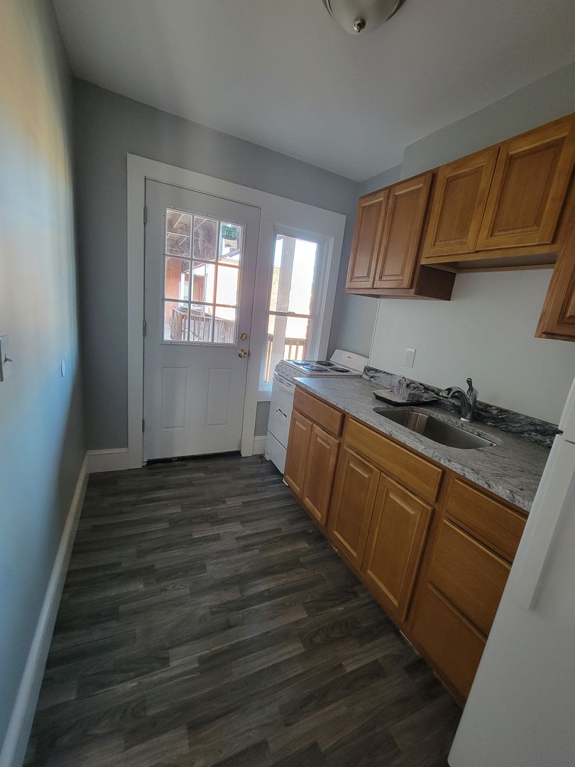 Springfield Apartment: 16-20 Sumner Avenue