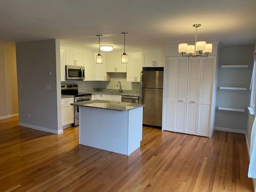 Luxury 2 bedroom, 1.5 bathroom – photo 1