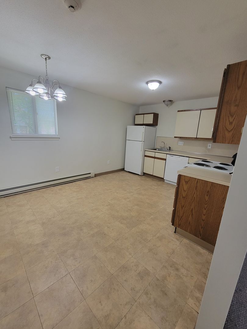 Chicopee Apartment: 2063 Memorial Drive