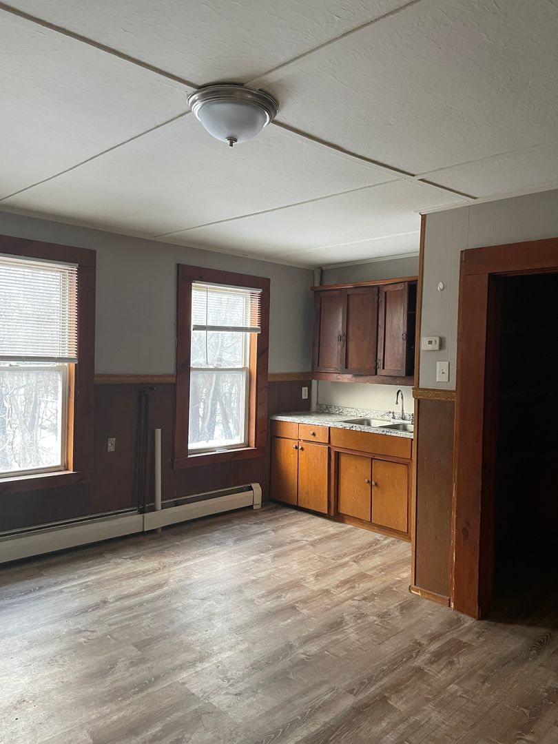 Chicopee MA 01020 Apartment: 15-41 Railroad Row