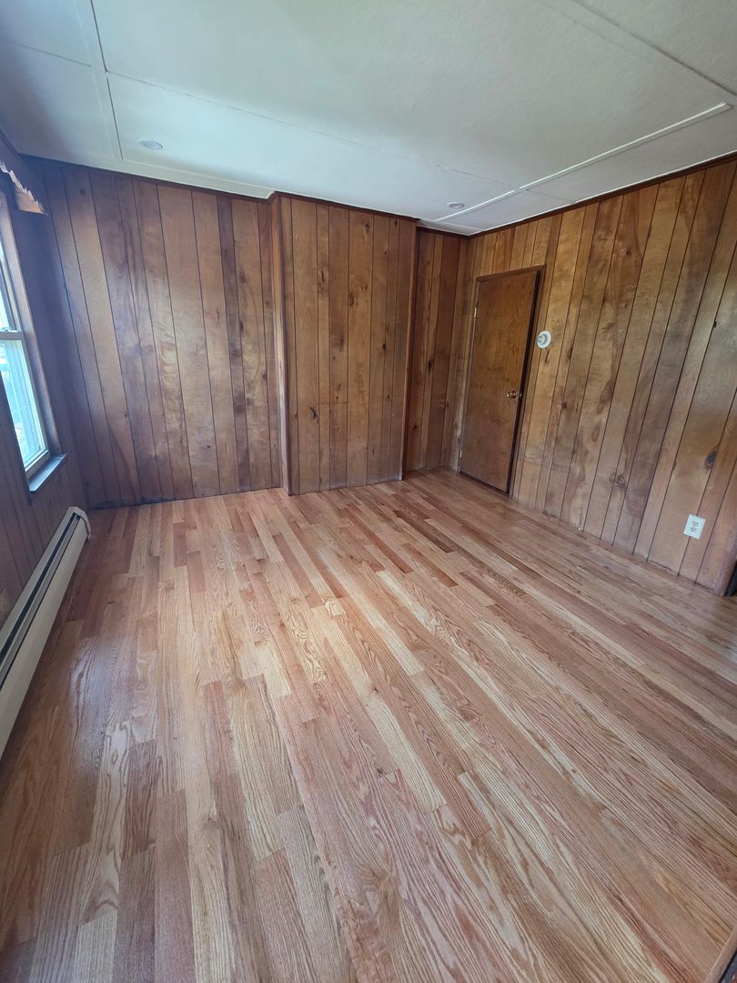 Chicopee MA 01020 Apartment: 15-41 Railroad Row