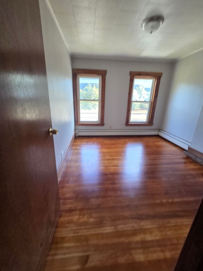 Chicopee MA 01020 Apartment: 15-41 Railroad Row