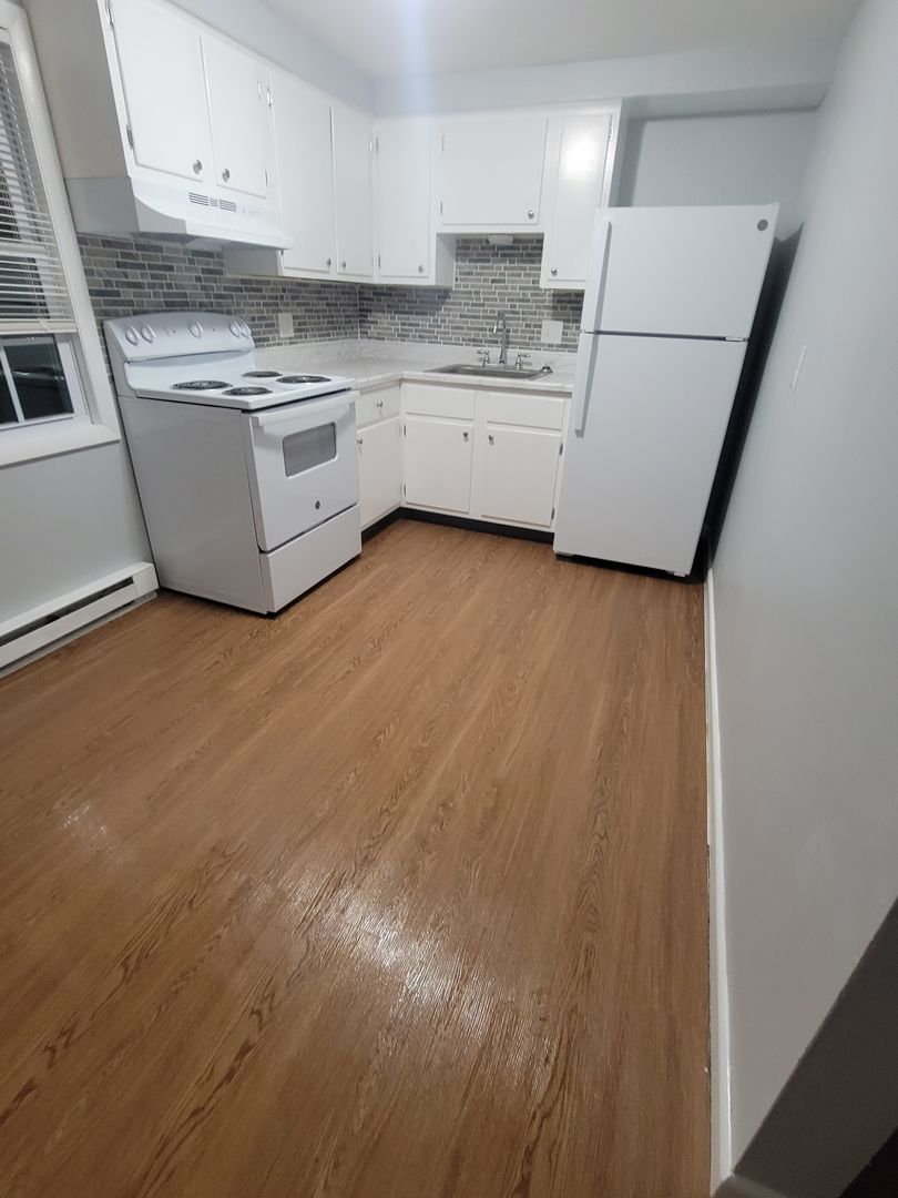 Ware Apartment: 7-29 Homecrest Ave