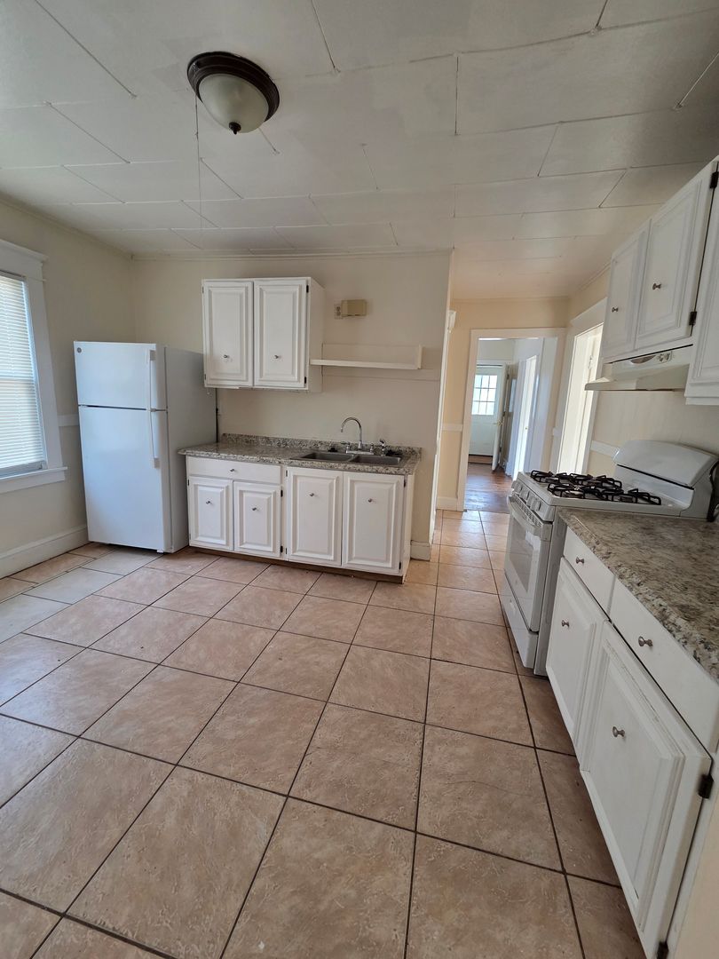 Springfield Apartment: 70-72 Windemere Street