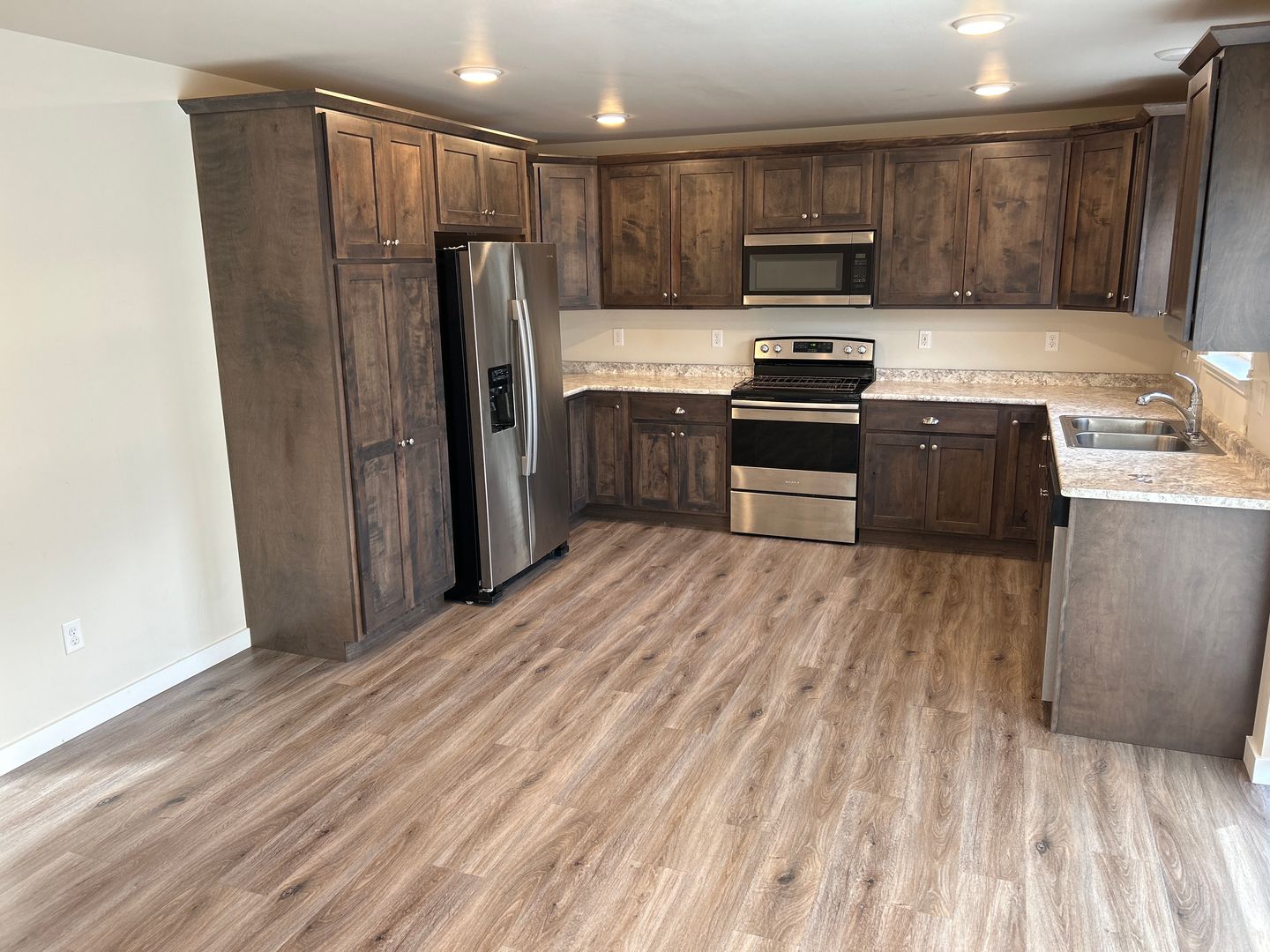 Belgrade Apartment: 601 13th St