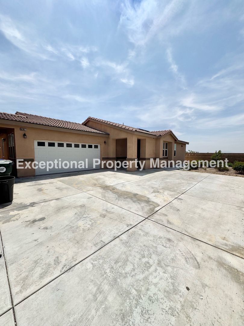 Fontana Apartment: 16265 Plum St.