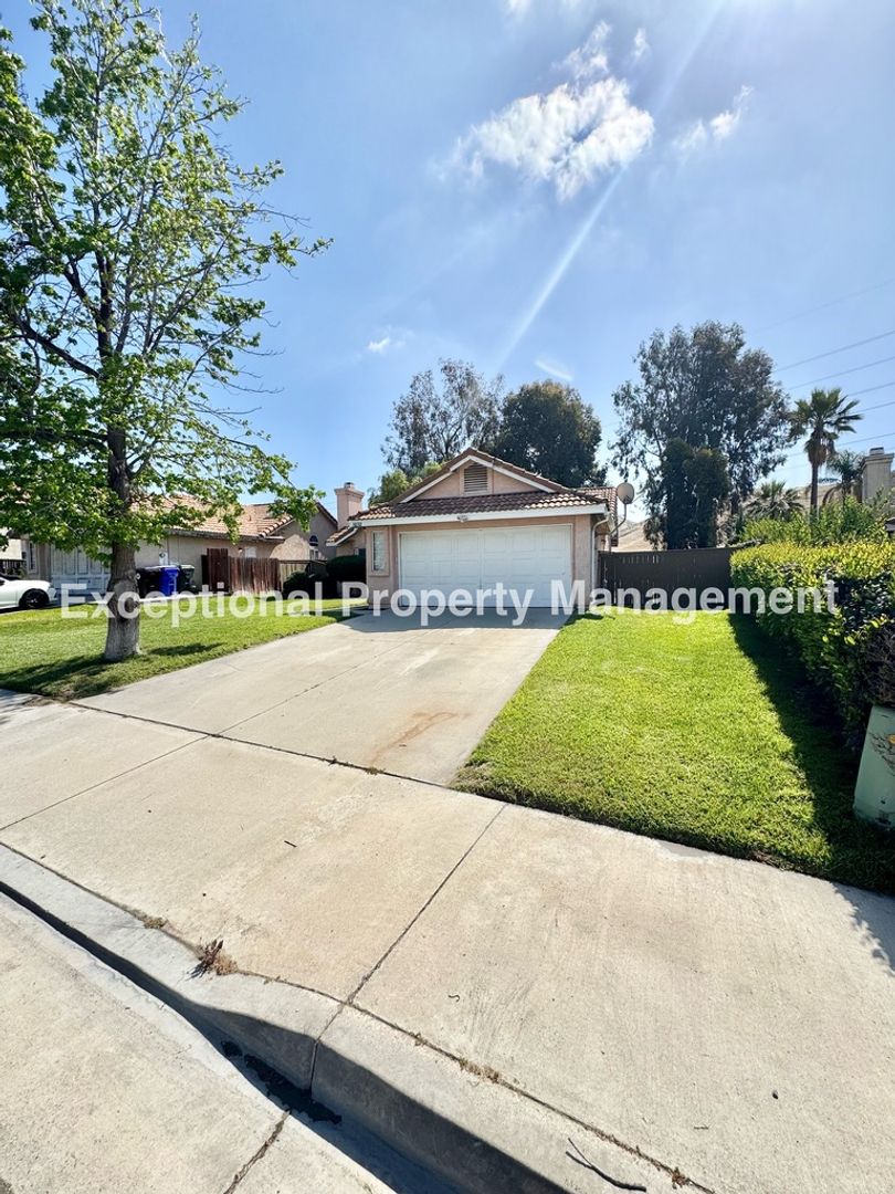 Riverside House: 3032 Chablis Ave.