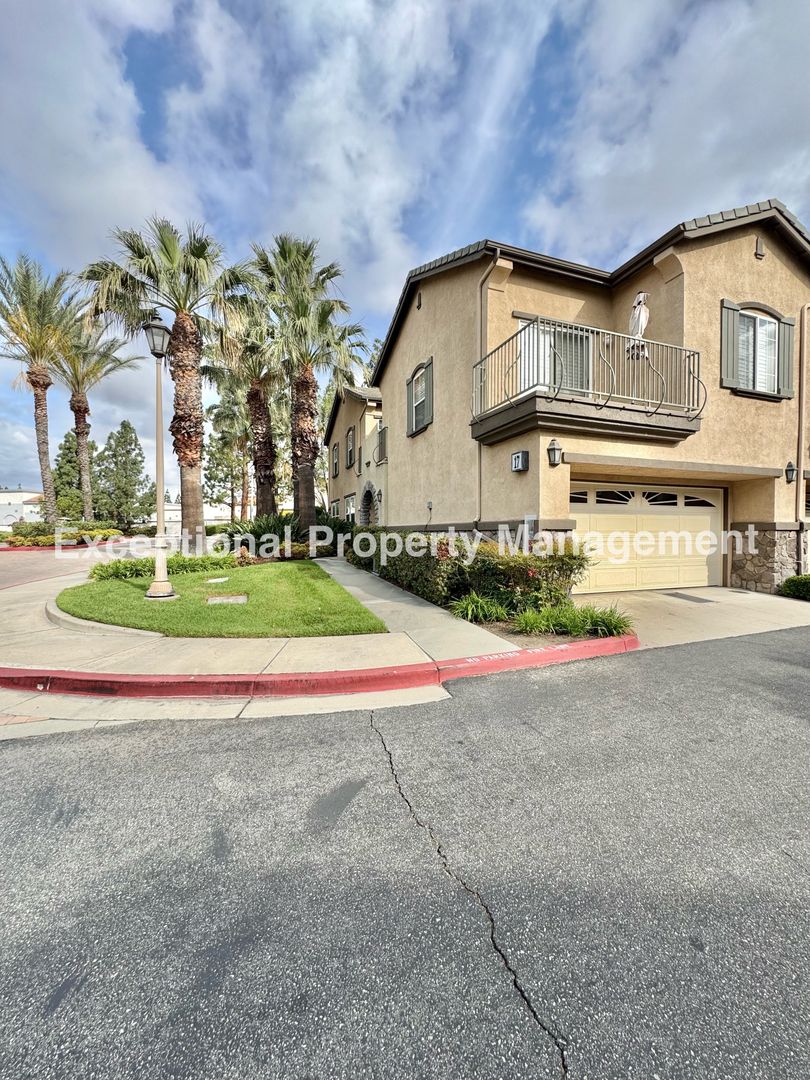 Rancho Cucamonga House: 7353 Ellena West #102