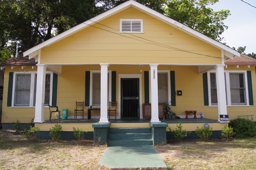 House on Pecan Street – photo 1