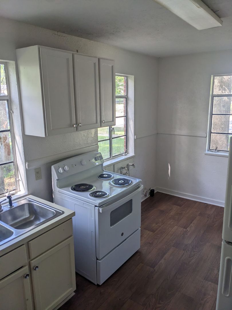 Columbus Apartment: 20 Doors in Columbus,