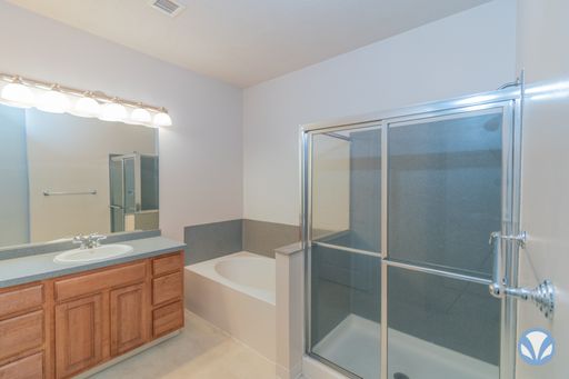 Eclipse - Open-Concept One Bedroom with Fireplace and Washer/Dryer! – photo 1