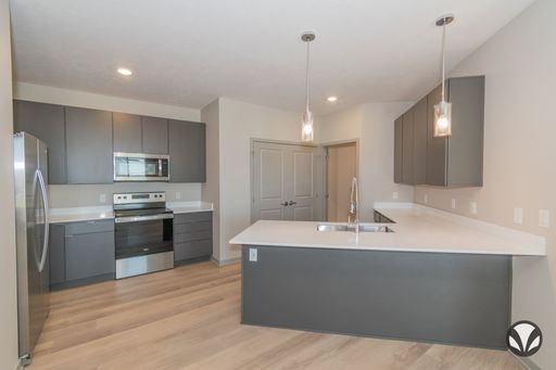 Messina - Unique 2 bedroom corner unit with abundant natural light. – photo 1