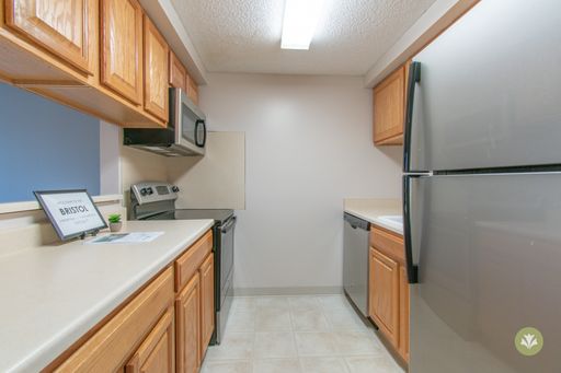 Bristol Townhome- 2 bed 1.5 bath townhome with a detached garage. – photo 1