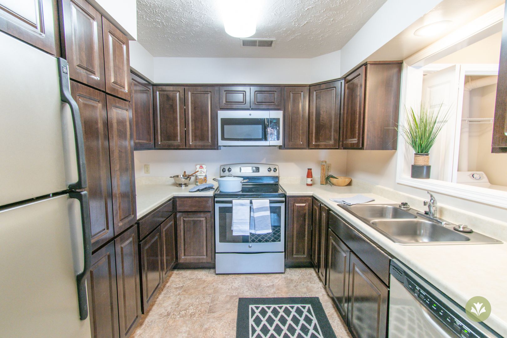 Lincoln Apartment: Chateau Meadows