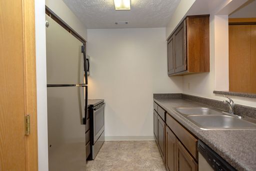 European Patio - Classic 1 bedroom complete with walkout patio & washer/dryer. – photo 1