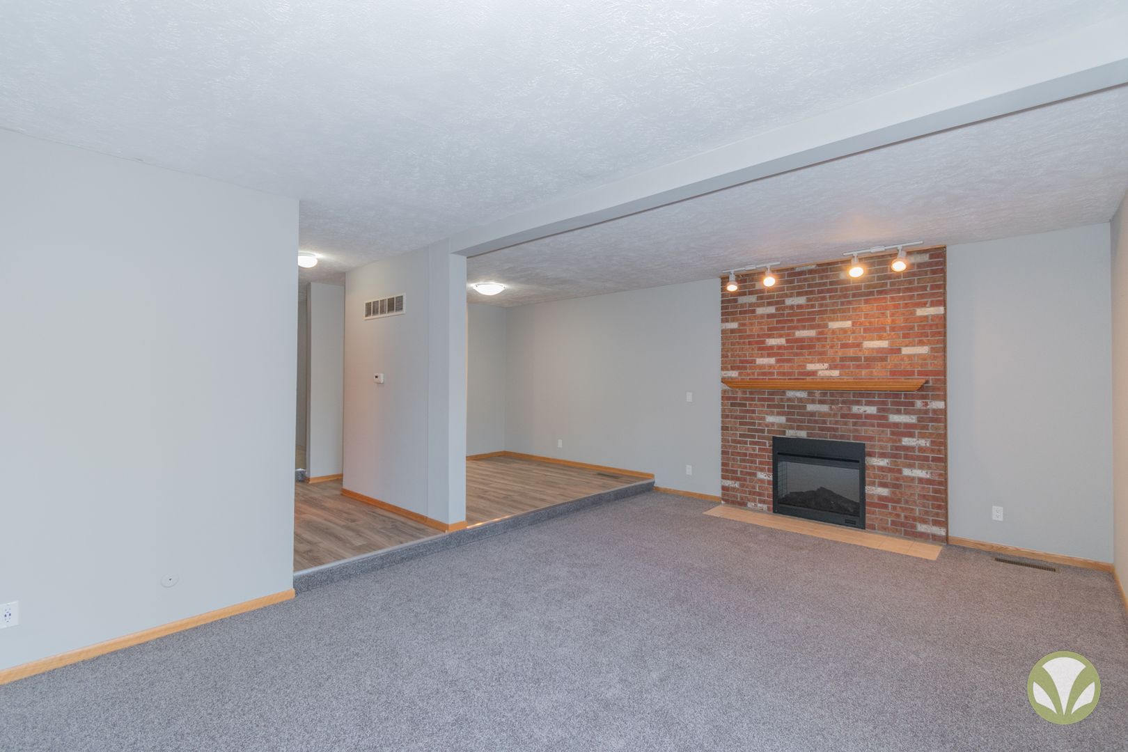 Lincoln Apartment: ChateauTownhomes