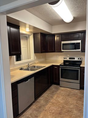 6100 Vine Street S115 – photo 1