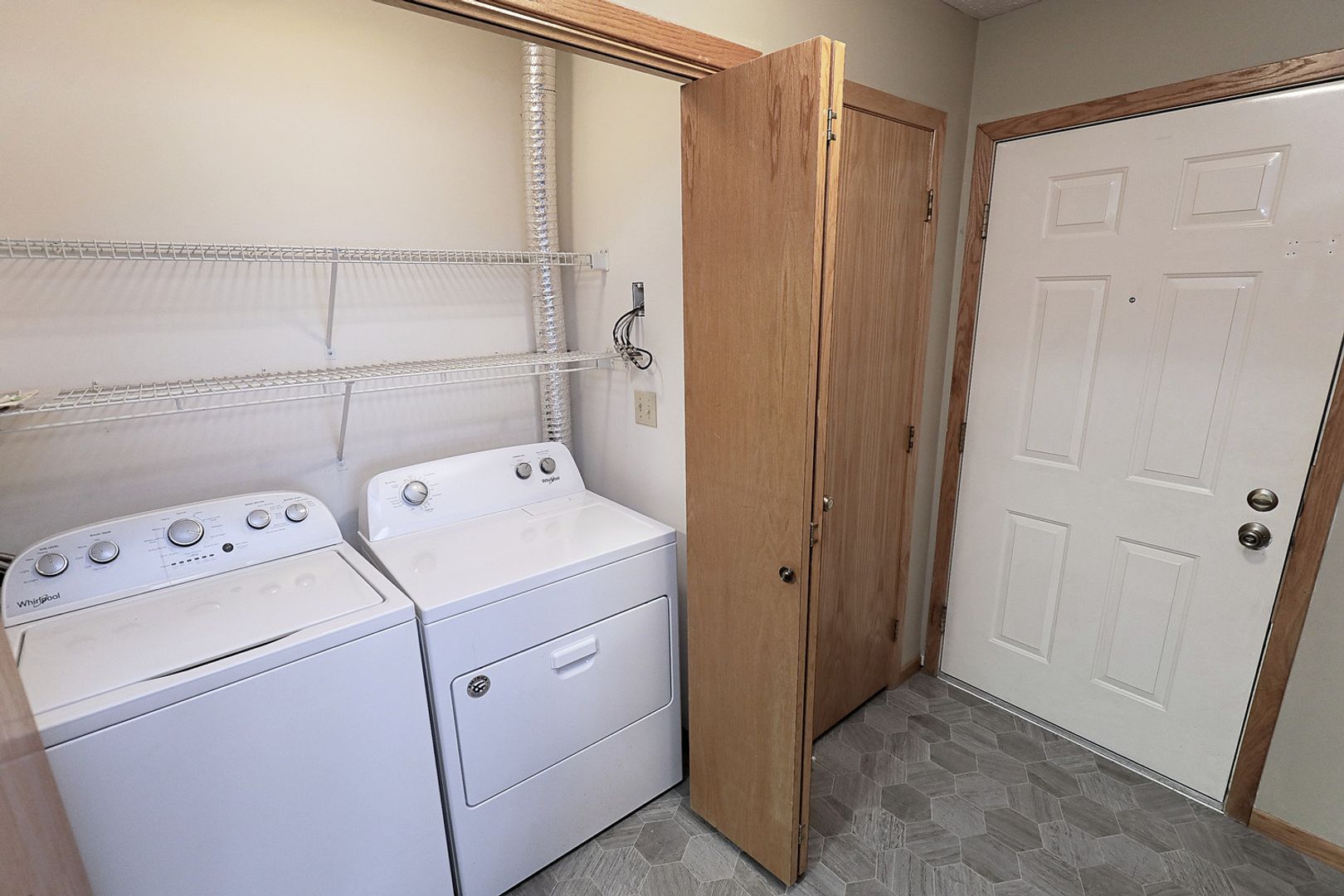 Lincoln Apartment: Alena Court