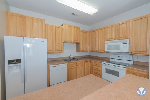 Four Seasons II Two bed, two bath with walk-in closets. – photo 1