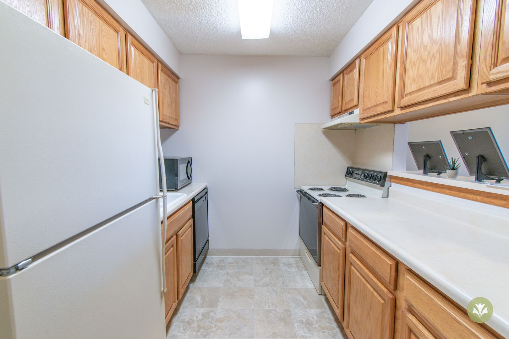 Lincoln Apartment: Charleston Court Apts & THs