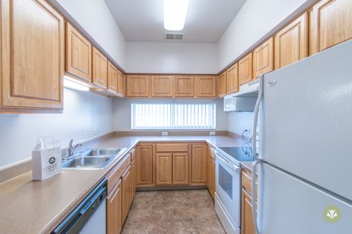 Blue Spruce II - 2 bed/2bath corner unit with tons of space! – photo 1