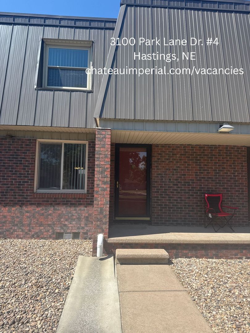 Hastings Apartment: 3100 Park Lane Dr.