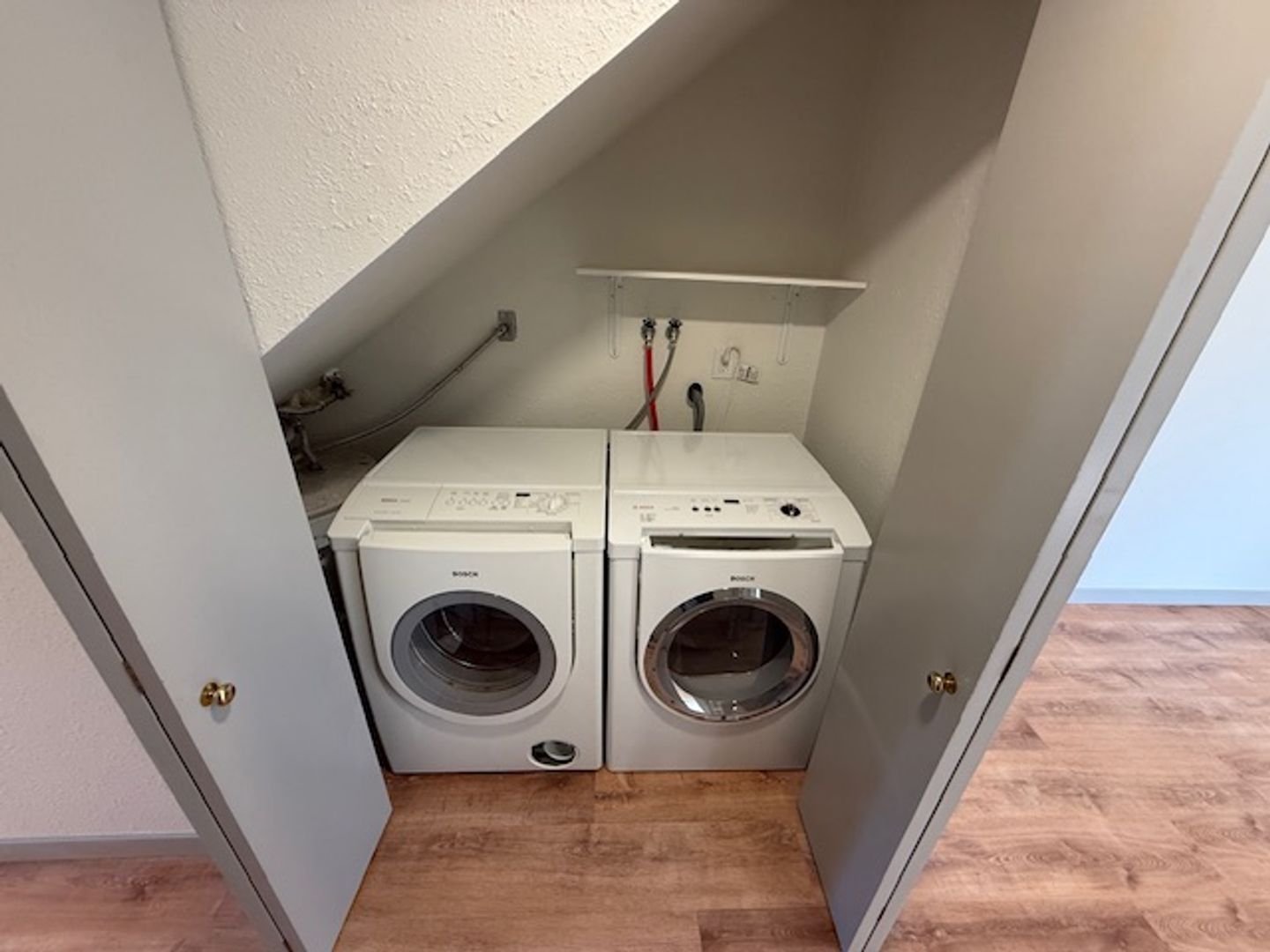 3 bed/1.5 bath, AC, Washer/Dryer, Garage