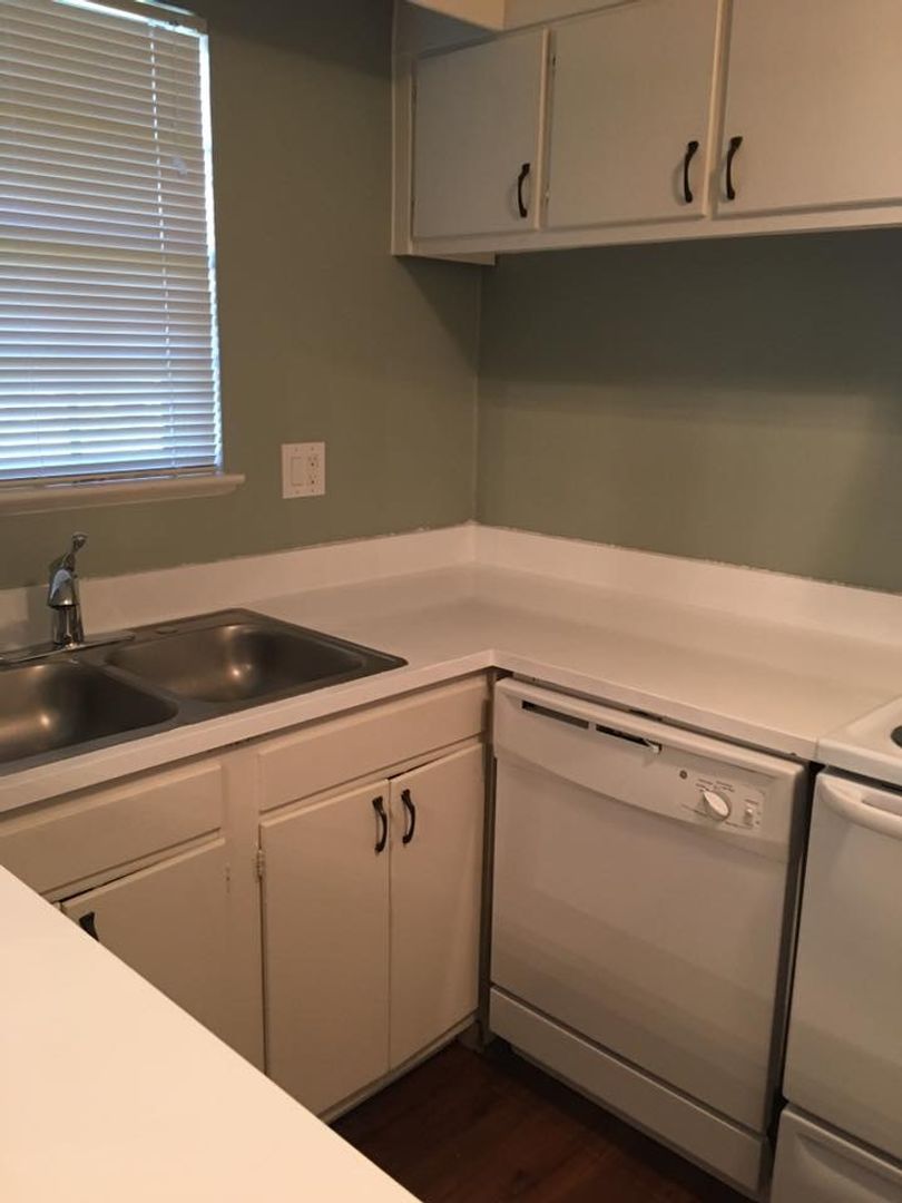 Birmingham Apartment: 3125 Napoleon Ct.