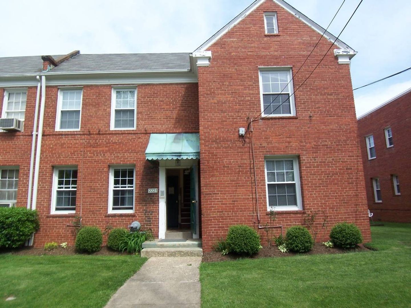 Washington Apartment: 2221 40th Street, NW