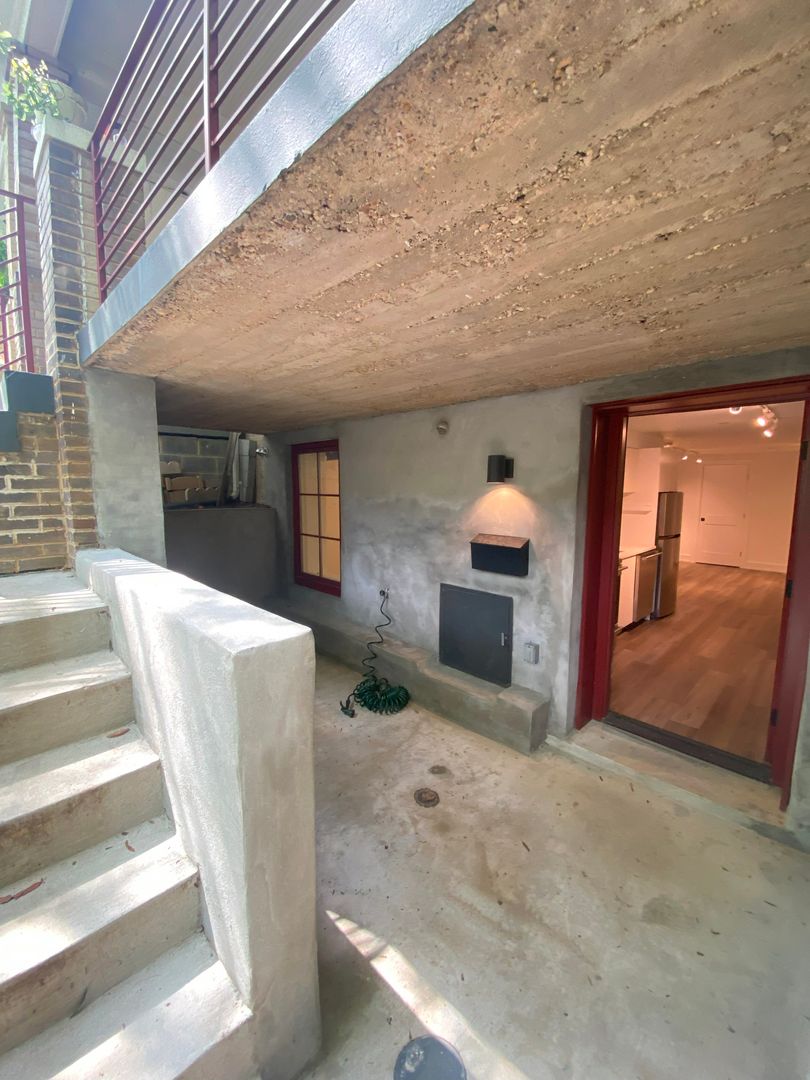 Washington Townhome: 1353 Taylor Street NW #B