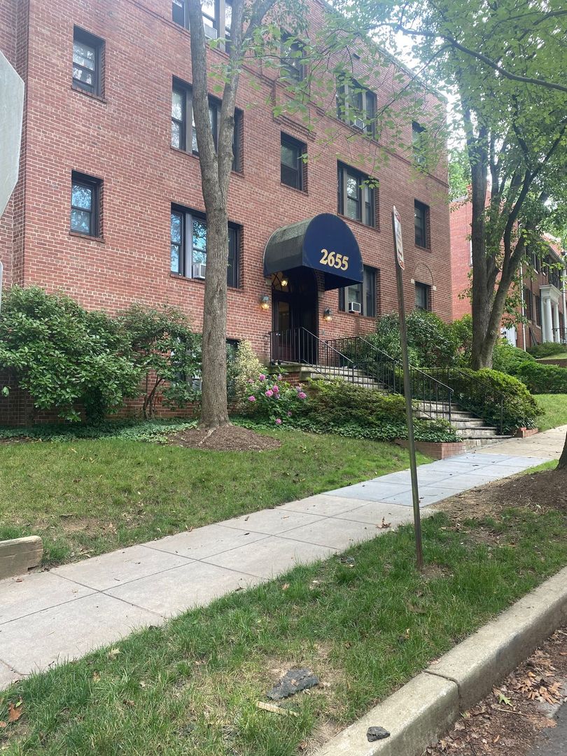 Washington Condo: 2655 41st Street, NW #203