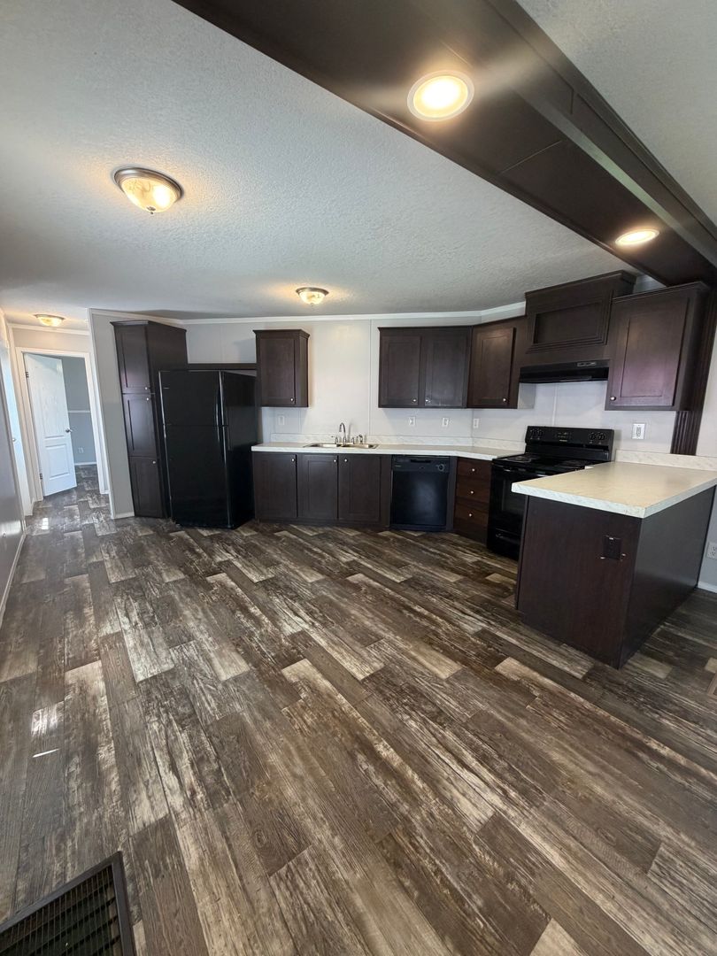 Pooler Apartment: 1105 S. Rogers St.